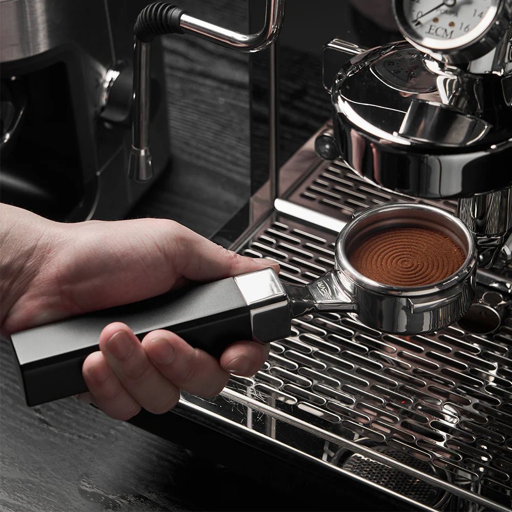 58mm Bottomless Portafilter – Flat Base (E61 Compatible) - Café Liégeois Canada Inc.