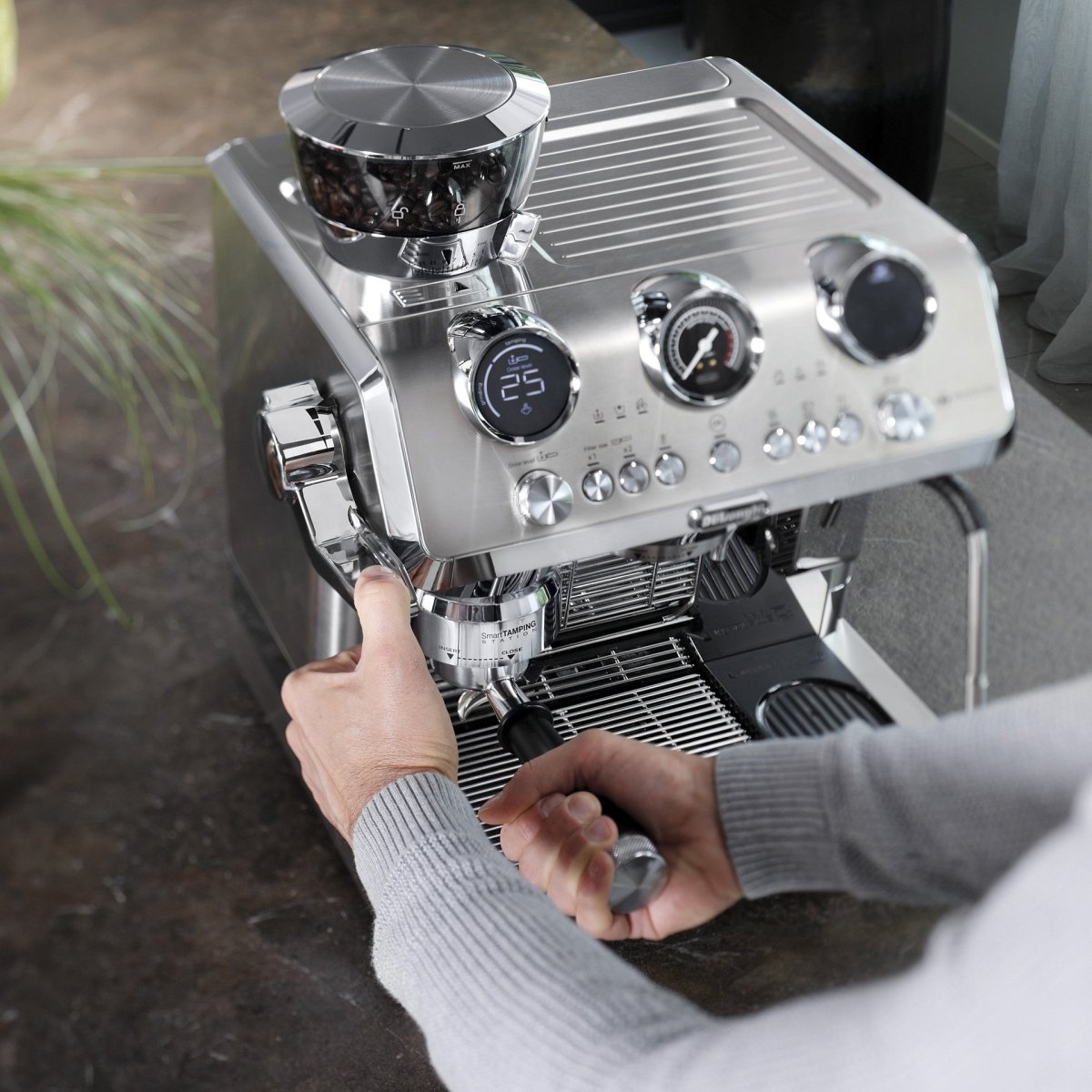 Delonghi – La Specialista Maestro With Cold Brew (EC9885M) - Café Delonghi – La Specialista Maestro With Cold Brew (EC9885M) - Café